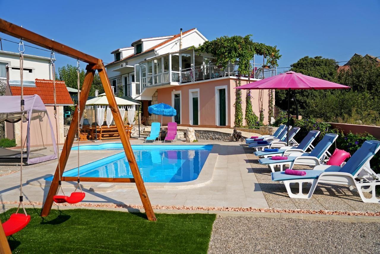 Holiday Home Perunika Zezevica Экстерьер фото