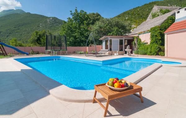 Holiday Home Perunika Zezevica Экстерьер фото