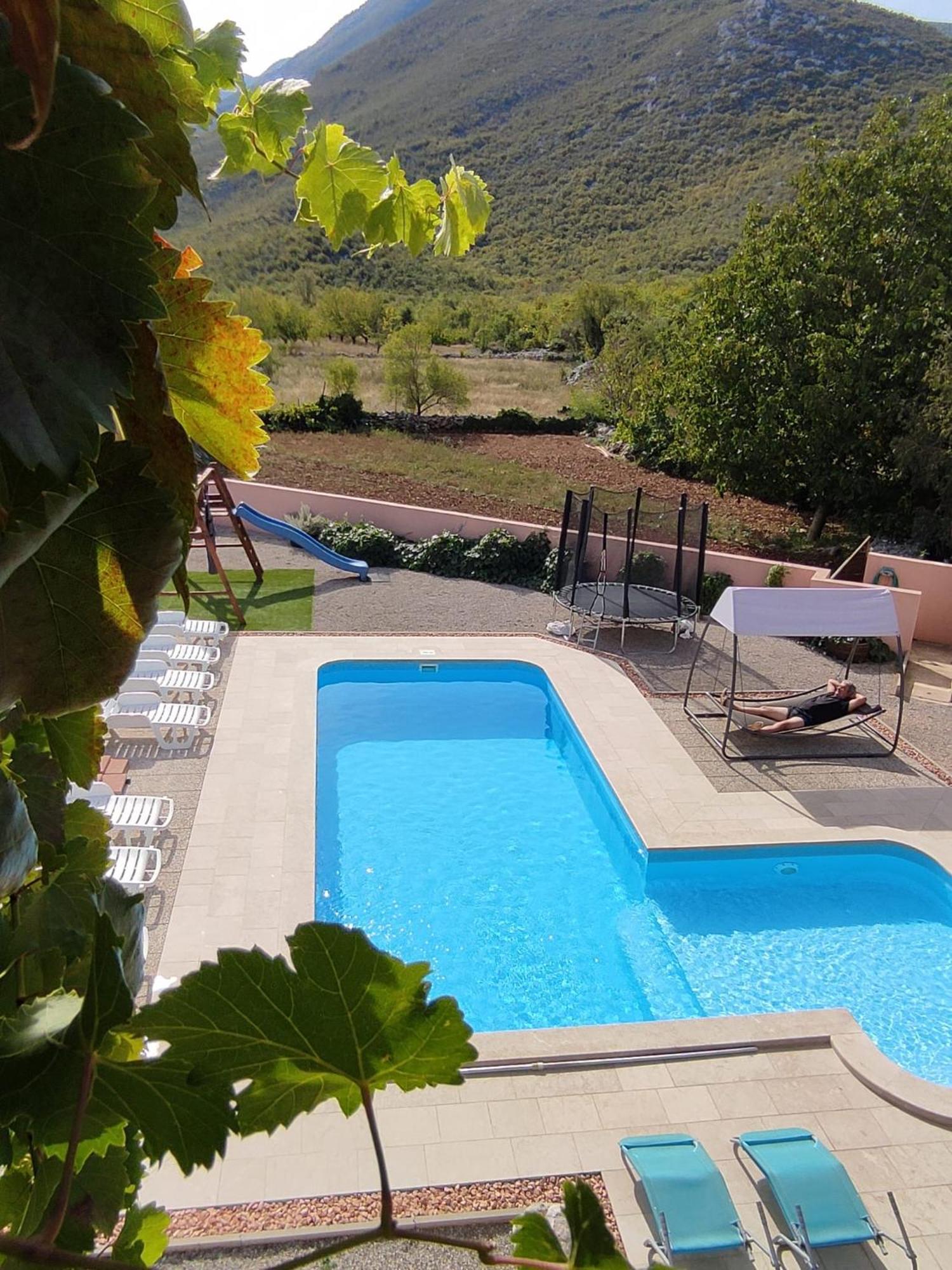 Holiday Home Perunika Zezevica Экстерьер фото