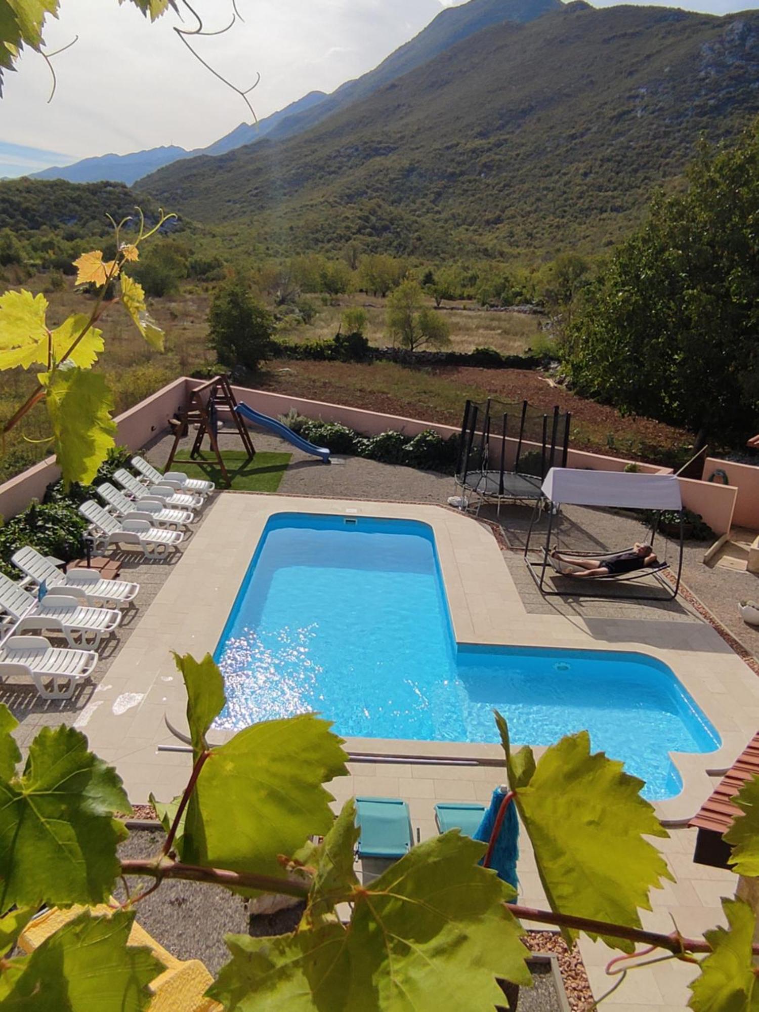 Holiday Home Perunika Zezevica Экстерьер фото