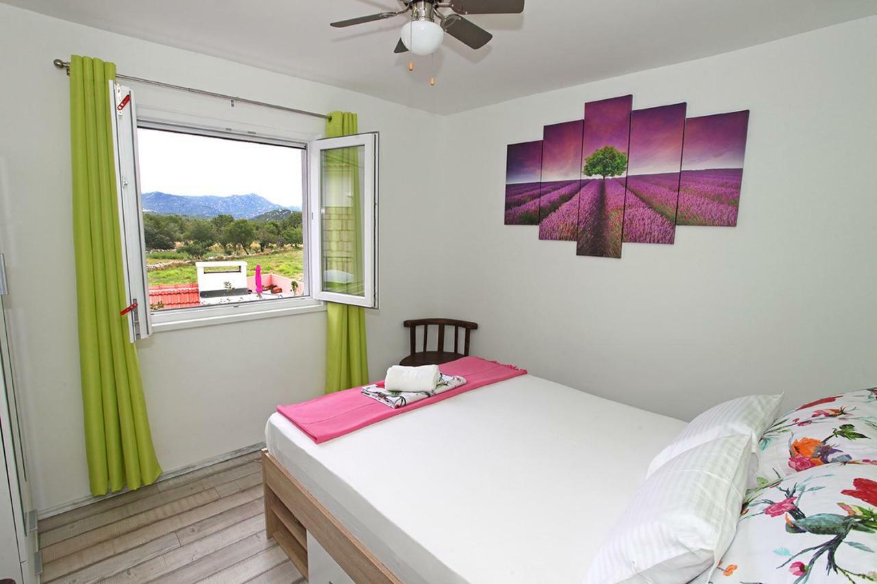 Holiday Home Perunika Zezevica Экстерьер фото