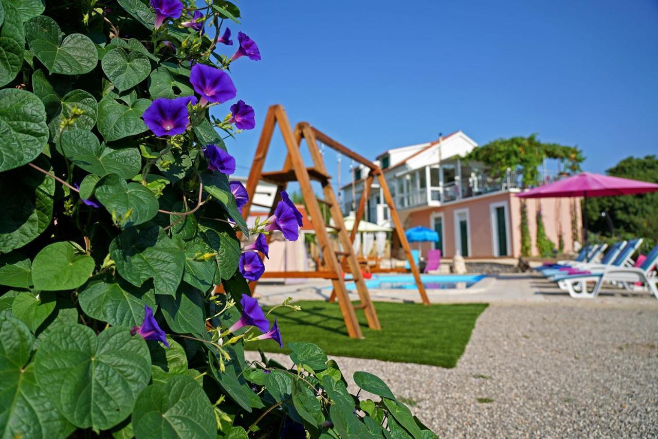 Holiday Home Perunika Zezevica Экстерьер фото